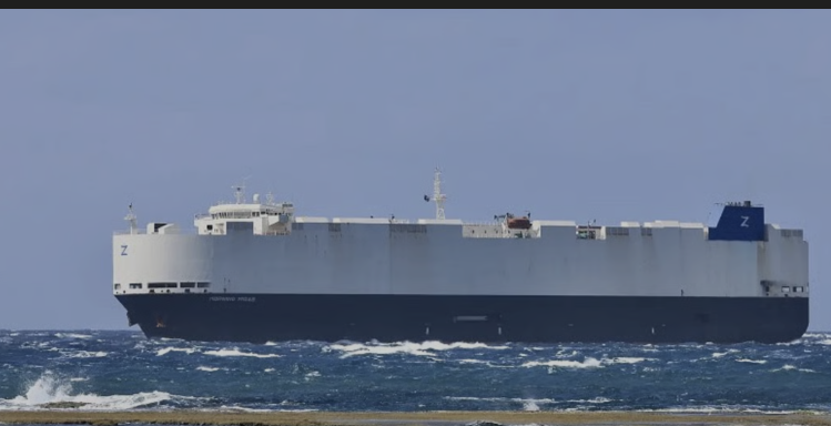 Kapal Angkut 3 Ribu Mobil Terbakar dan Terbengkalai di Samudera Pasifik